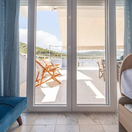 Semiramis With View / Sleeps 9 Adults * Nea Iraklitsa