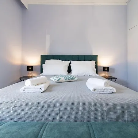 Semiramis With View / Sleeps 9 Adults